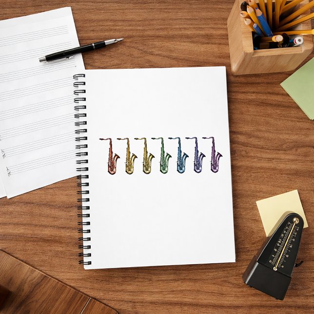 Lebendige Regenbogen-Tenorsaxophone Notizblock (A notebook with rainbow tenor saxophones.)