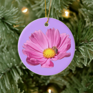 Lebendige rosa Blume mit einer Biene an einem Somm Keramik Ornament