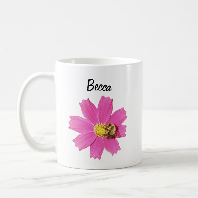 Lebendige Rosa Kosmos-Blume mit Personalisierter B Kaffeetasse (Links)
