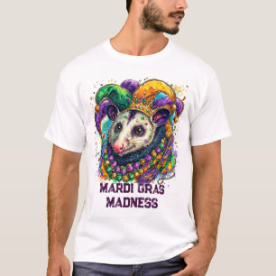 Lebendiger Mardi-Gras-Opossum in Narrenmaske und P T-Shirt
