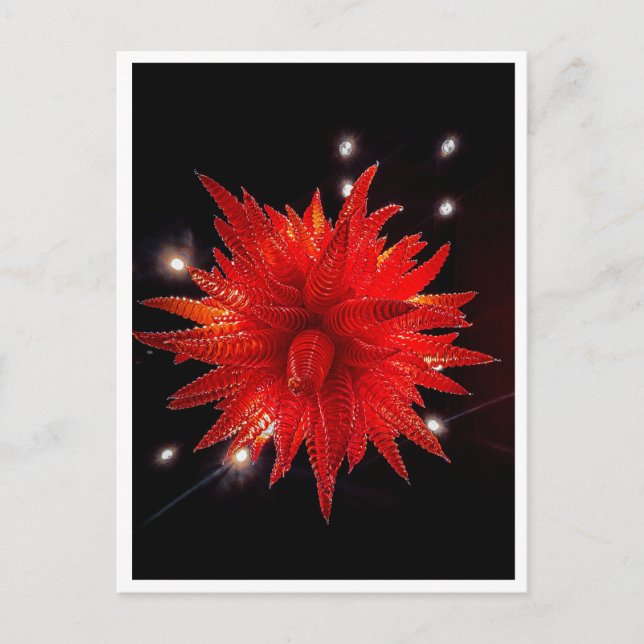 Lebendiger roter Glas-Sternenexplosion-Kronleuchte Postkarte (Vorderseite)