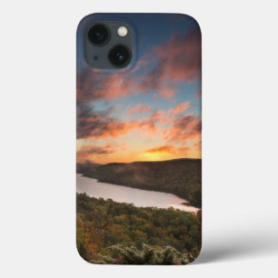 Lebendiger Sonnenaufgang über dem Wolkensee im Her Case-Mate iPhone Hülle