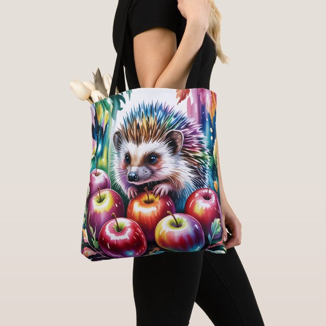 Lebendiger Wasserfarben-Igel mit Herbstäpfeln Tasche (Von Nahem)