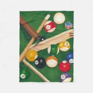 Lebensechte Billard-Tabelle mit Bällen und Kreide Fleecedecke