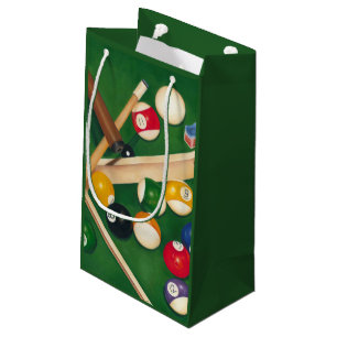 Lebensechte Billard-Tabelle mit Bällen und Kreide Kleine Geschenktüte