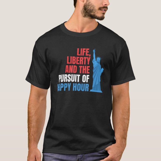 Lebensfreude Streben nach Happy Hour 4. Juli Drink T-Shirt (Vorderseite)