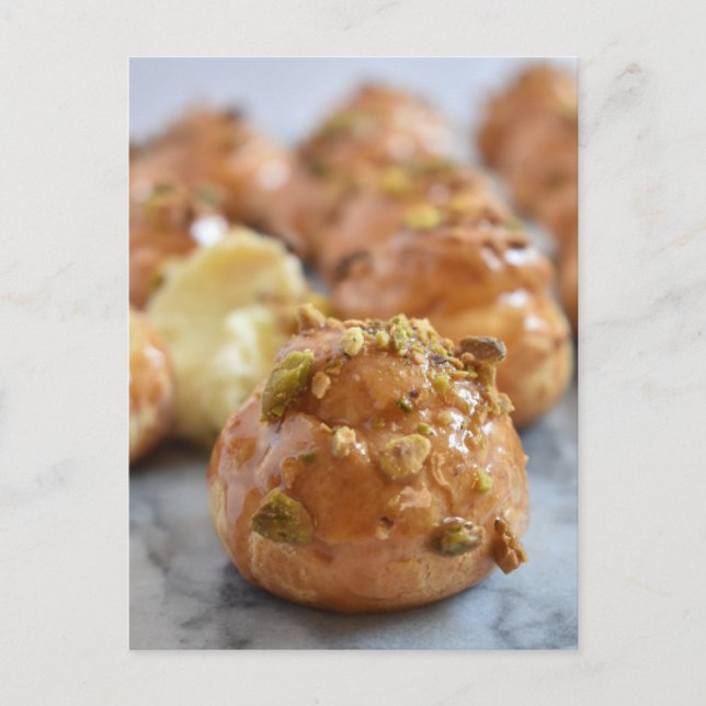 Lebensmittelfotografie Caramel Nut Cream Puff Chou Postkarte (Vorderseite)