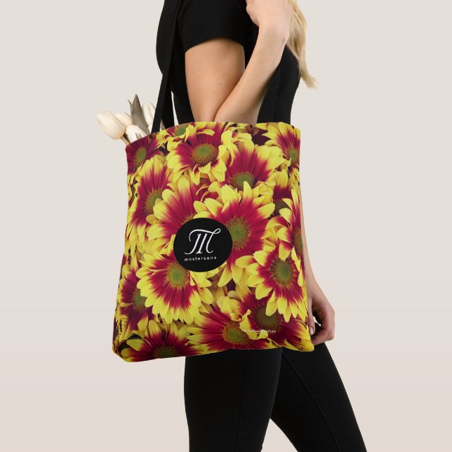 Lebhafte Herbstrot-gelbe Mini-Sonnenblumen Tasche (Von Nahem)