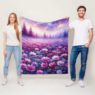 Lebhafte Landschaft mit Lila Wildblume Fleecedecke