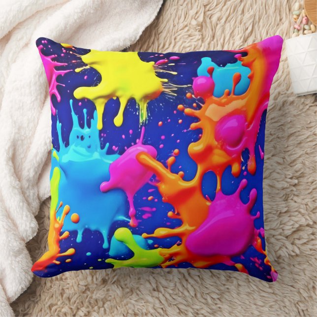 Lebhafte Neon-Splashes auf dunkler Leinwand Kissen (Decke)