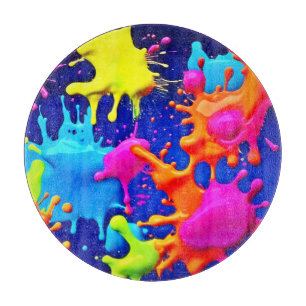 Lebhafte Neon-Splashes auf dunkler Leinwand Schneidebrett