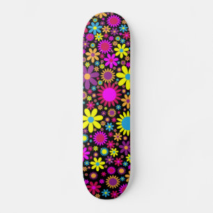 Lebhafte psychedelische Blume in Bloom-67566 Skateboard