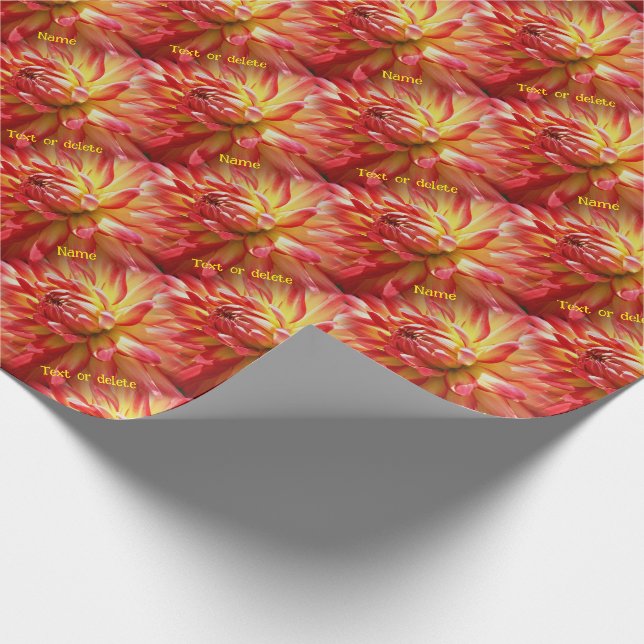 Lebhafte Red Dahlia Blume Natur Personalisiert Geschenkpapier (Ecke)
