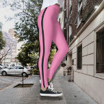 Lebhafte rosa Leggings mit schwarzem Streifen<br><div class="desc">Mit diesen fett rosa Leggings mit einem schwarzen Seitenstreifen, der einen auffälligen Kontrast schafft, verleihen Sie Ihrer Aktivbekleidung einen farbenfrohen Pop. Diese Leggings, die sich sowohl im Fitnessraum als auch außerhalb des Fitnessraums ausruhen wollen, verbinden modernes Design mit höchstem Komfort. Die hochauflösende Passform sorgt für Unterstützung und eine flachere Form,...</div>