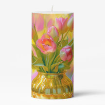 Lebhafte rosa Tulips in der goldenen Vase