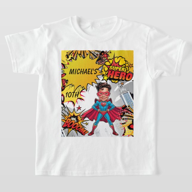 Lebhafte rote und gelbe Superheldenkarikatur T-Shirt (Ablage )