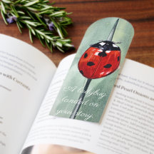 Lebhafter Ladybug auf grünem Hintergrund, Aquarell