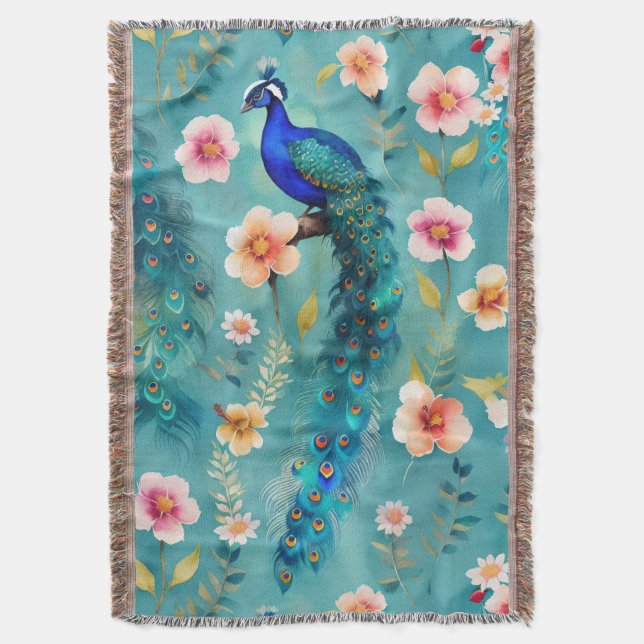 Lebhafter Pfau mit Federn und üppigen Florals Decke (Vorderseite Vertikal)