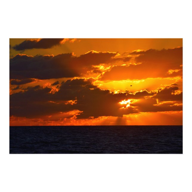 Lebhafter Sonnenaufgang über dem Meer Fotodruck (Vorne)