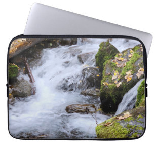 Lebhaftes Green Mossy Waterfall Computergehäuse Laptopschutzhülle
