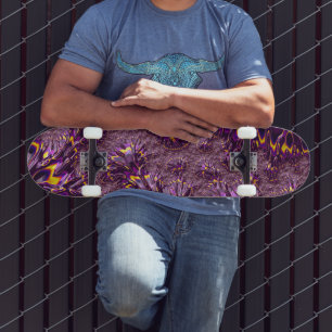 Lebhaftes, Lila Gelbes Groovy Fraktal Art Skateboard