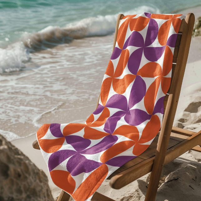 Lebhaftes Mittelalter Moderne Strandtuch (Von Creator hochgeladen)