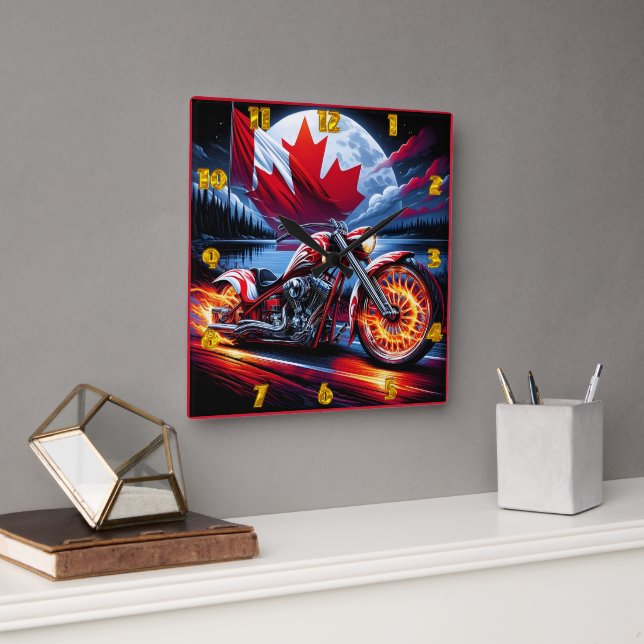 Lebhaftes Motorrad mit kanadischer Flagge in der N Quadratische Wanduhr (Büro)
