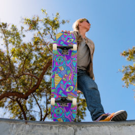 Lebhaftes psychedelisches Muster Skateboard