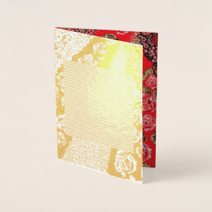Lebhaftes rotes Gewebe, mit viel Blumen und Folienkarte