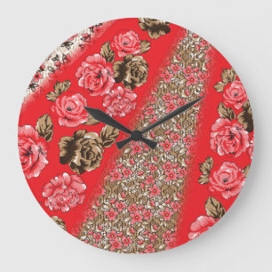 Lebhaftes rotes Gewebe, mit viel Blumen und Große Wanduhr