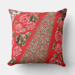 Lebhaftes rotes Gewebe, mit viel Blumen und Kissen