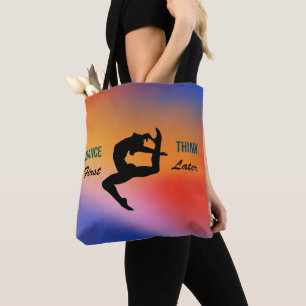 Lebhaftes und farbenfrohes Tanzangebot Tasche