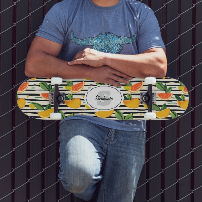 Lebhaftes Zitrusfrüchtemuster mit grünen Blätter ( Skateboard (Außenbereich 3)