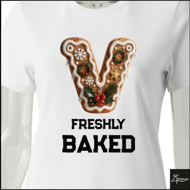 Lebkuchen-Weihnachtsinitial Buchstabe V Tri-Blend Shirt (Von Creator hochgeladen)