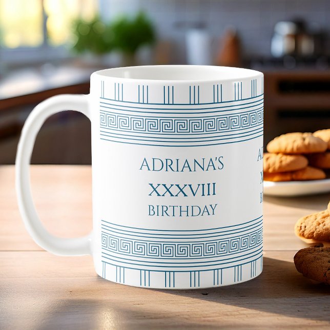 Leckerei aus griechischem Party mit einem blauen M Kaffeetasse (Von Creator hochgeladen)