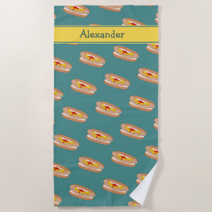 Leckeres Hot Dog Cartoon Food - Ihr Name auf einem Strandtuch
