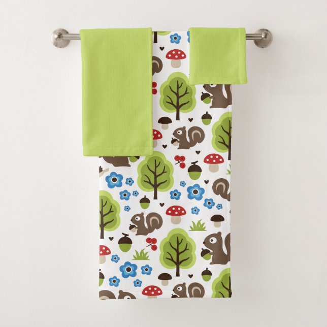 L'écureuil dans le Motif de la forêt de chênes (En situation)