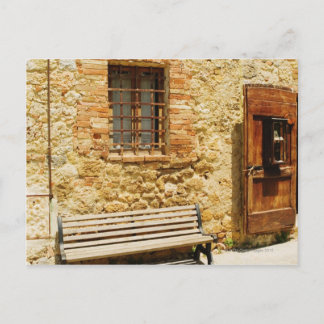 Leere Bank vor einer Mauer, Monteriggioni, Postkarte
