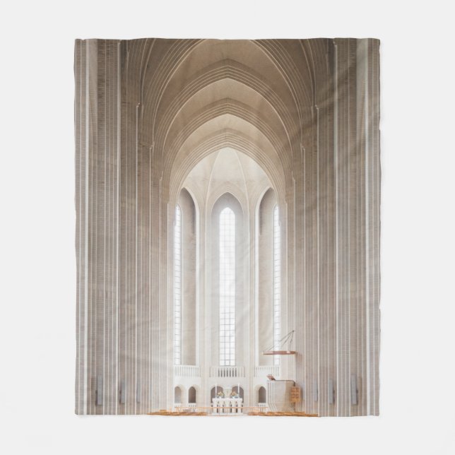 LEERE KATHEDRALE INNERHALB FLEECEDECKE (Vorderseite)