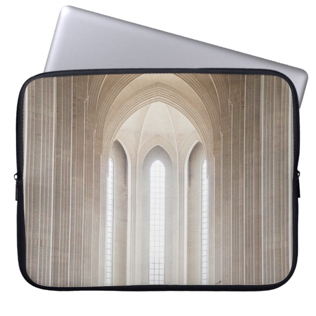 LEERE KATHEDRALE INNERHALB LAPTOPSCHUTZHÜLLE (Vorderseite)