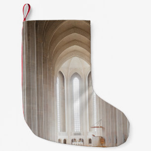 LEERE KATHEDRALINNENANSICHT KLEINER WEIHNACHTSSTRUMPF