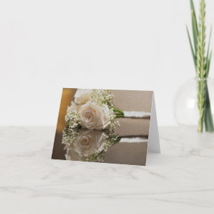 Leere weiße Rosen-Mitteilungskarten Karte