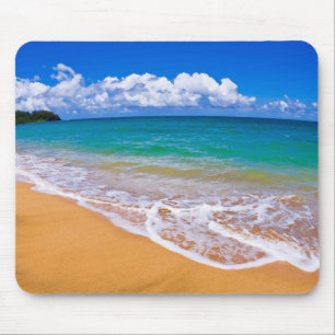 Leerer Strand und blaues Wasser Mousepad