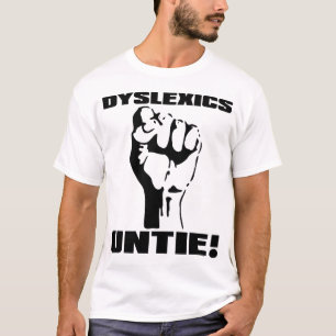 Legastheniker knöpfen lustiges Hemd auf T-Shirt