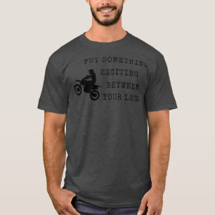 Legen Sie etwas Spannendes zwischen den Beinen T-Shirt
