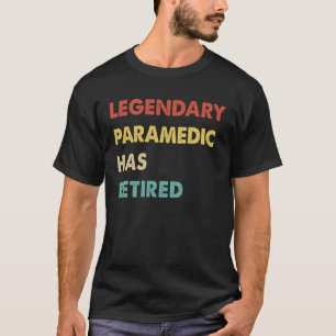 Legendärer Retro-Sanitäter im Ruhestand T-Shirt