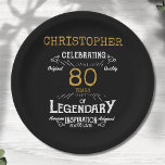 Legendary Black Gold Retro 80. Geburtstag Pappteller<br><div class="desc">Für diejenigen, die ihren 80. Geburtstag feiern, haben wir die idealen Geburtstagsparty Teller mit einem Vintagen Gefühl. Der schwarze Hintergrund mit Vintagem Typografie-Design in Weiß und Gold ist schlicht und elegant mit Retro-Ambiente. Passen Sie den Text dieser Geburtstagsplatte einfach mit der Vorlage an. Teil einer 80. Geburtstagskollektion mit Party und...</div>