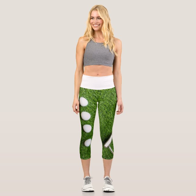 Leggings Capri Ball de golf avec putteur sur herbe verte (Recto)