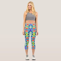 Capris, un motif de tissu coloré et tendance