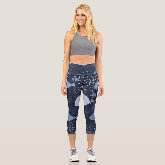 Leggings Capri Des poissons endormis monochromes, motif foncé. (Recto)